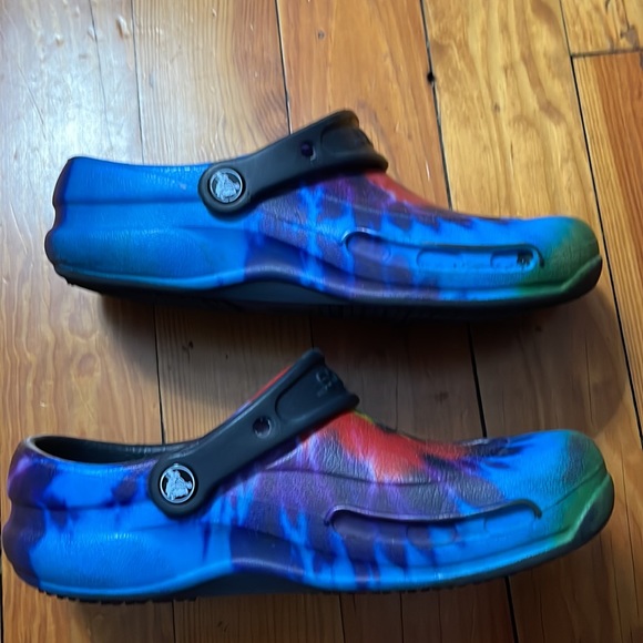 Workplace Crocs With Closed-Toe & Slip Resistant Sole- 8 - Picture 5 of 7